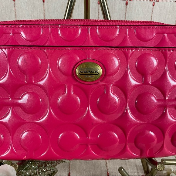 COACH Peyton Signature Embossed Patent Leather Hot Pink Lg Wristlet Clutch Auth - Picture 3 of 11